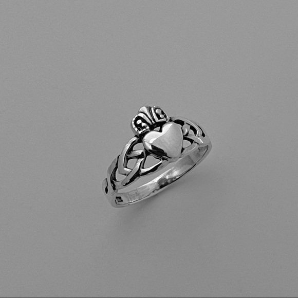 Sterling silver Celtic claddagh ring, claddagh ring, Celtic ring, silver ring - Picture 6 of 9